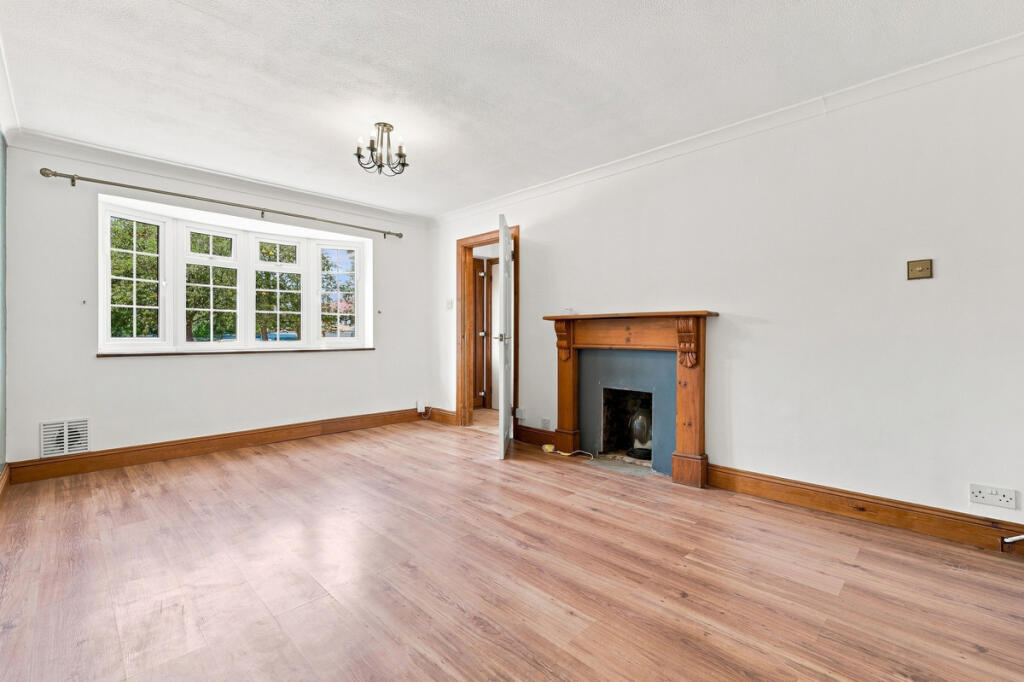 House in Basildon, Essex - View 4