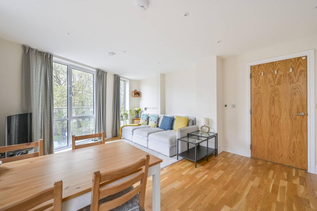 Apartment in London - View 5