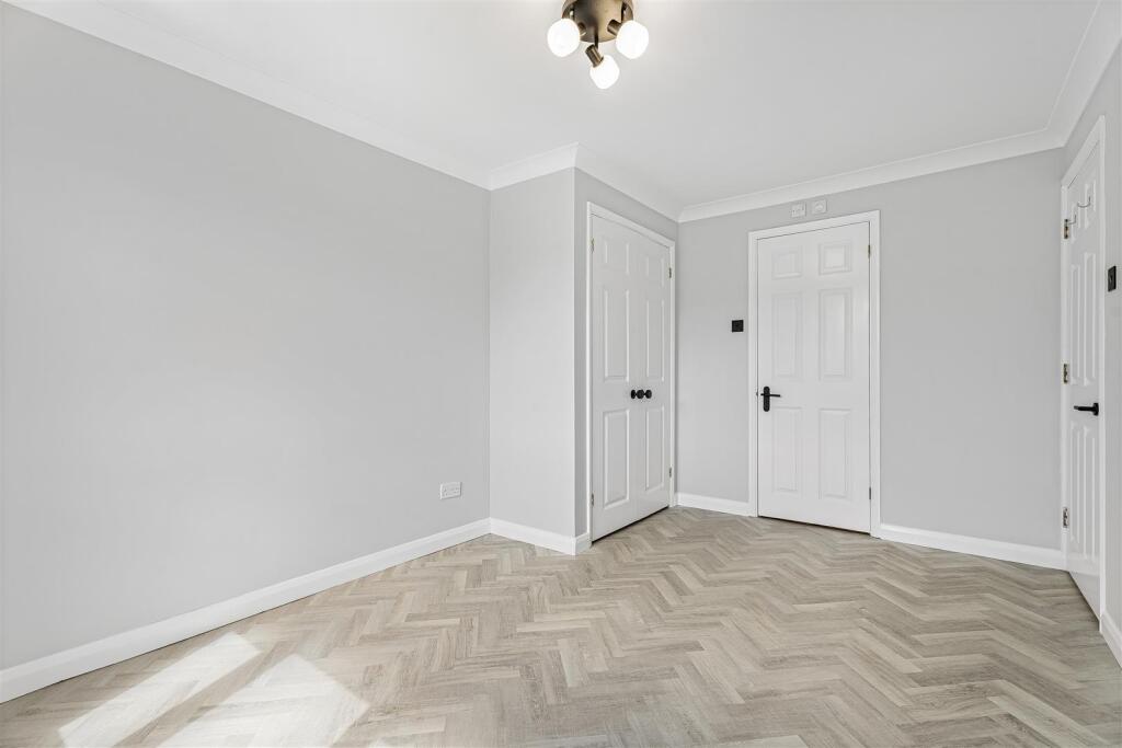 Apartment in Kingston upon Thames - View 5