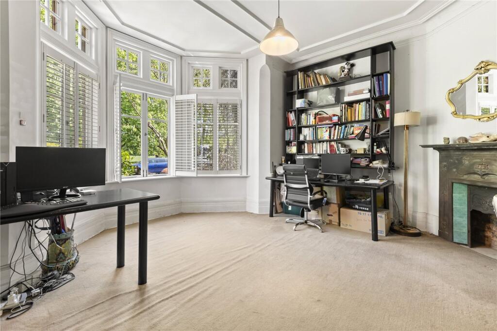 House in London, Windmill Green Estate, Earlsfield - View 4