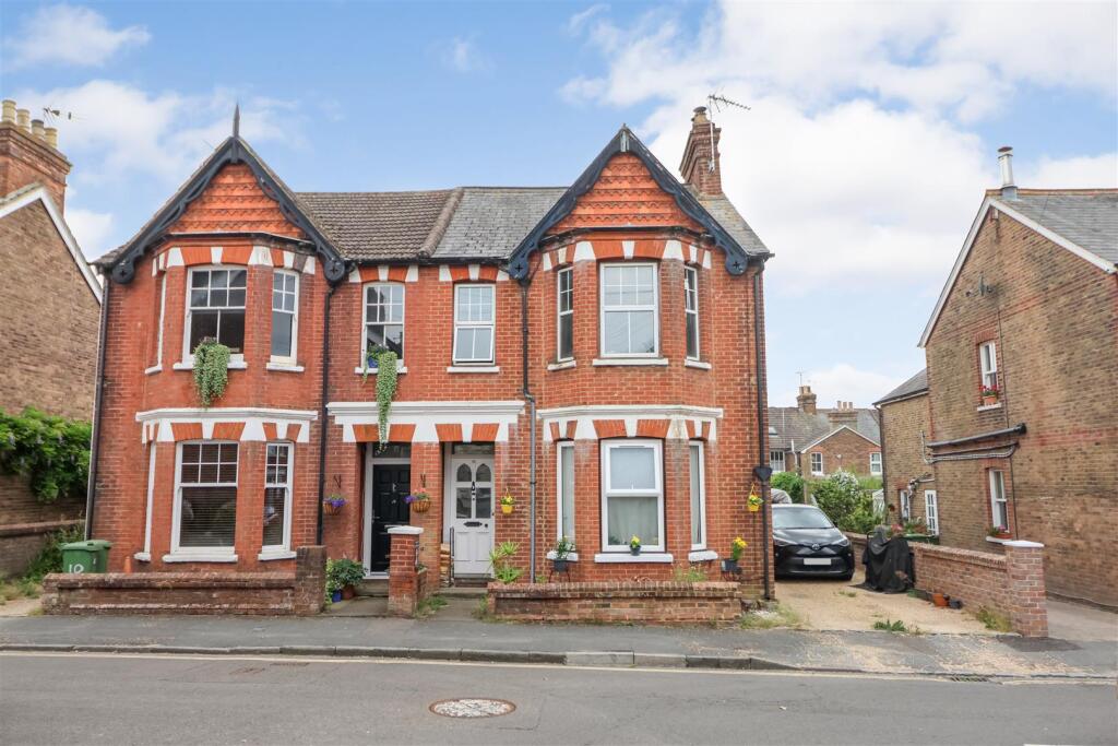 Main image of property: Wellington Road, Horsham