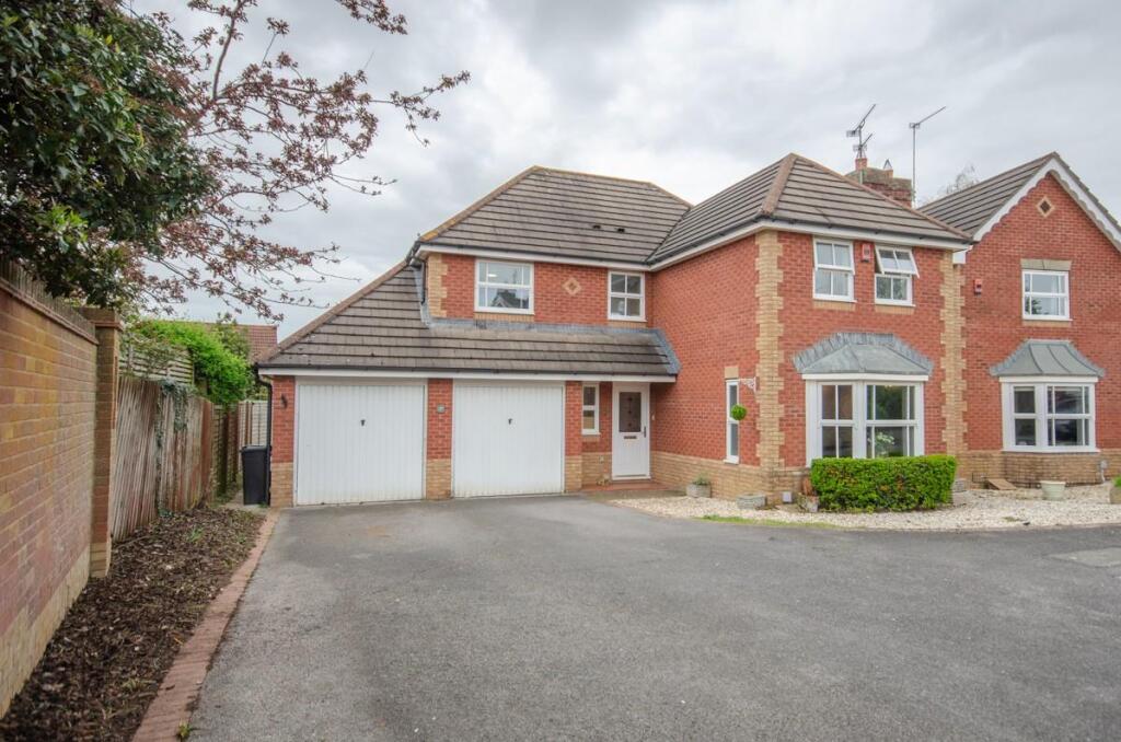 4-bed detached on Heathfields, Downend, Bristol, BS16 6HT, £600,000