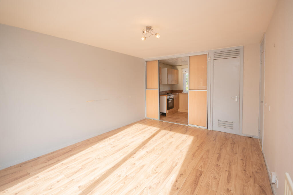 House in Cumbernauld, North Lanarkshire - View 4