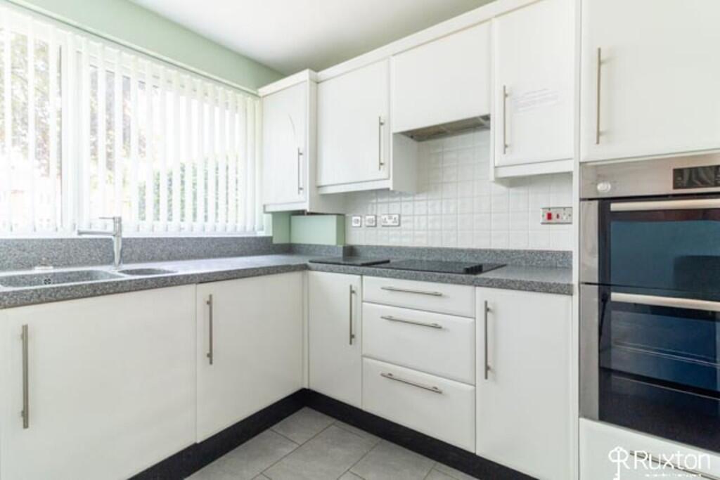 Apartment in Solihull, Sharmans Cross - View 5