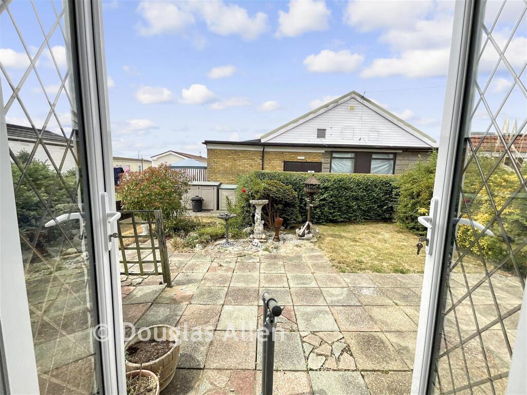 Lower Dunton Road, Dunton, Brentwood, Essex photo 2