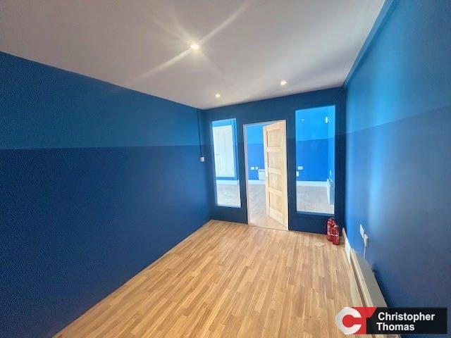 Intertnal office i.jpg