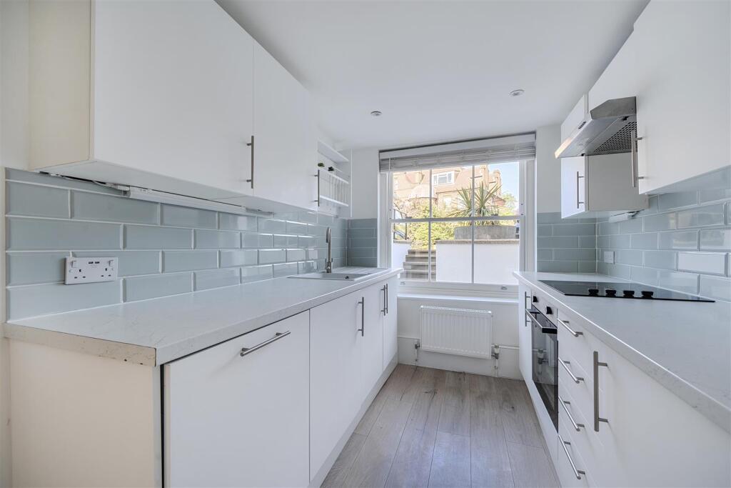 Apartment in Kingston upon Thames - View 3