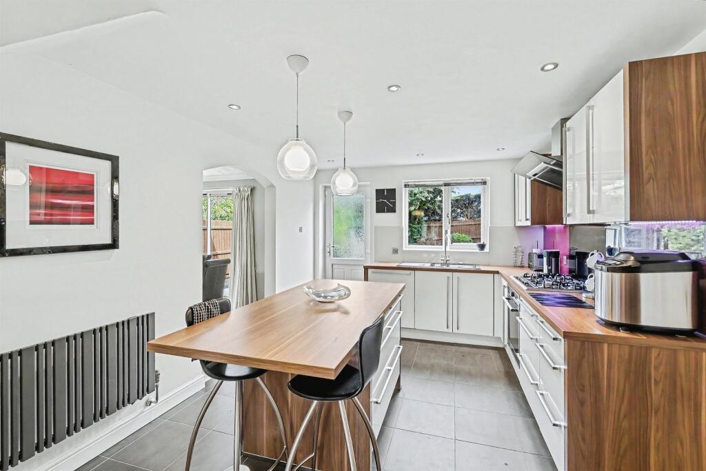 Hunsbury Hill Avenue, Northampton - View 6