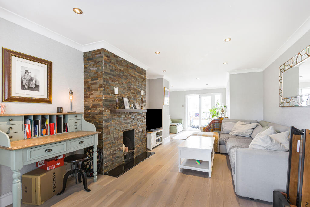 House in Welwyn Hatfield, Hertfordshire - View 2