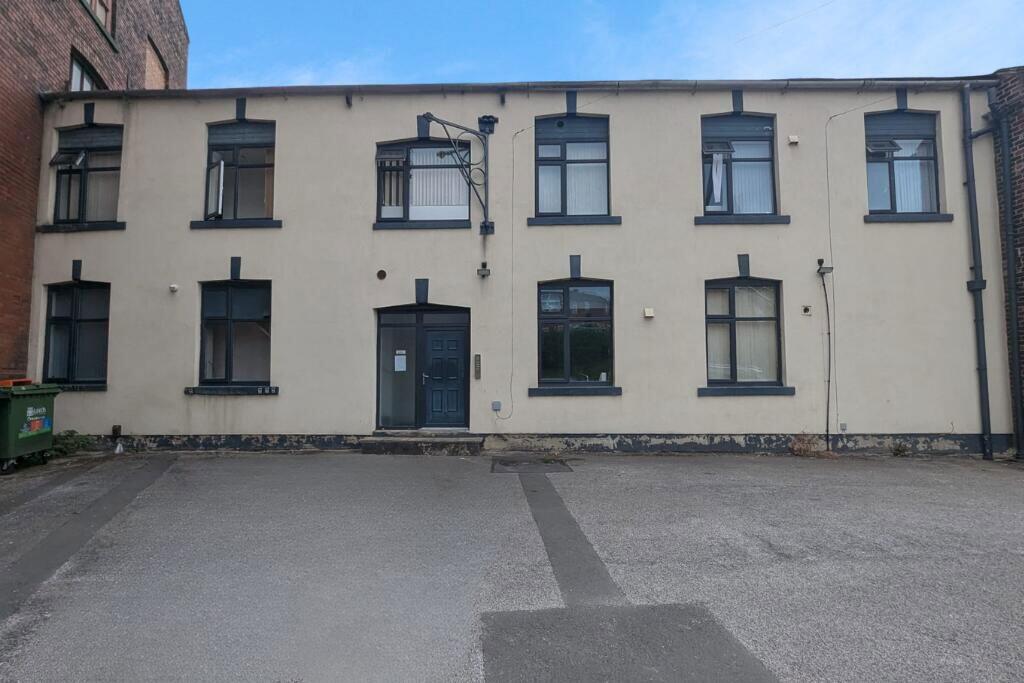 Studio flat on 353 Tong Road, ., Leeds, West Yorkshire, LS12 4QG, £18,000