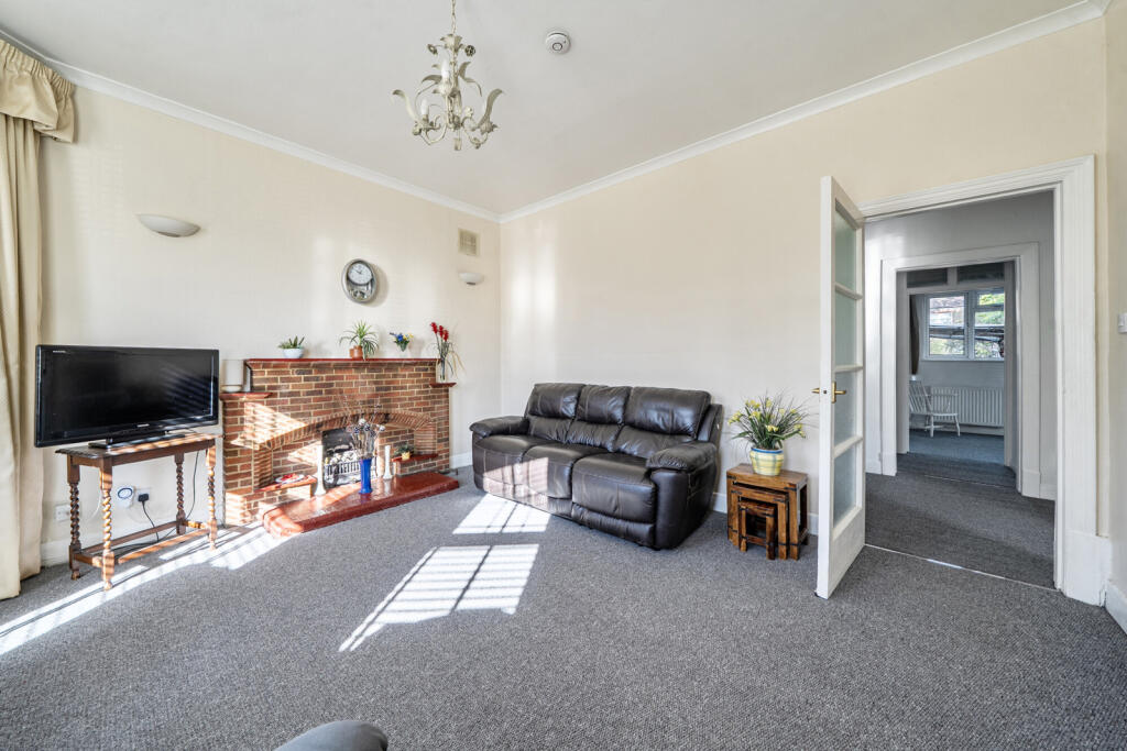 Apartment in London, Bellingham, Southend - View 5