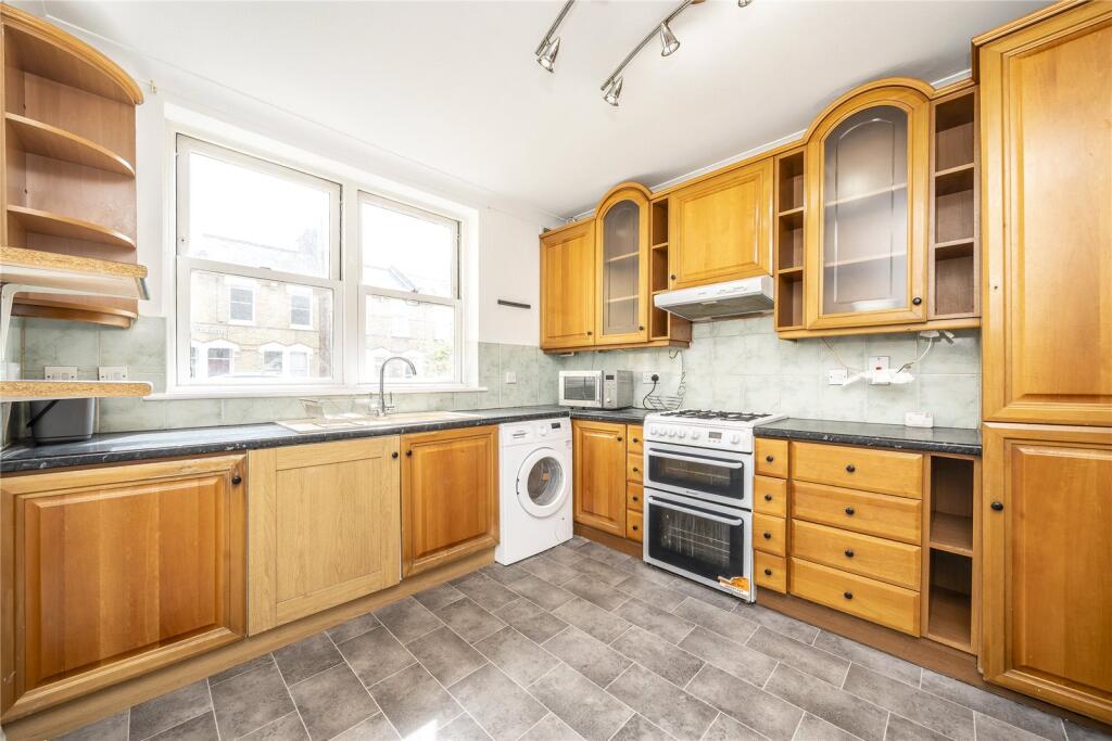 Louisa Gardens, Stepney, London, E1 - View 3