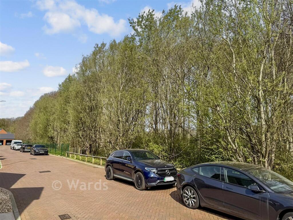 Merlyn Drive, Kings Hill, West Malling, Kent photo 4