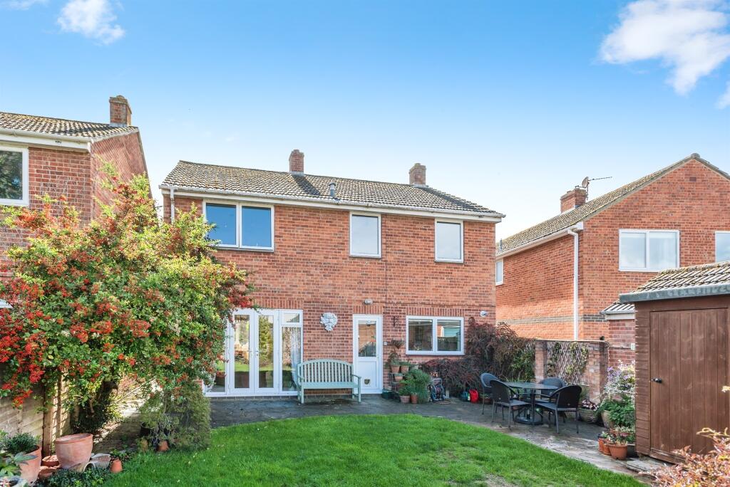 4 bed detached - Hardings, Chalgrove, Oxford image 2