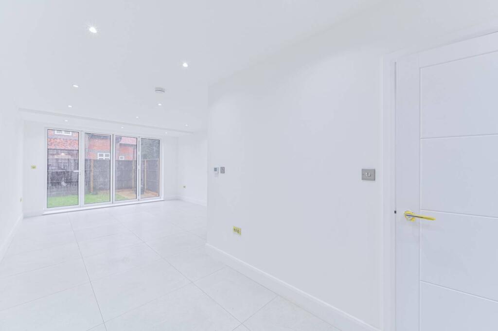 Main image of property: Kingswood Way, Sanderstead, South Croydon, CR2