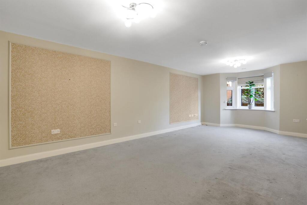 Main image of property: Outwood Lane, Chipstead, Coulsdon, CR5 3LU