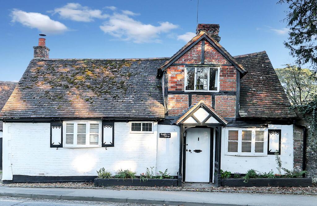 Main image of property: Pangbourne Hill, Pangbourne - 2 mins walk to train station and shops
