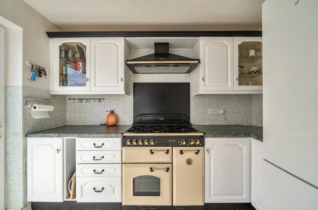 House in Chard, Jocelyn Park, Somerset - View 5