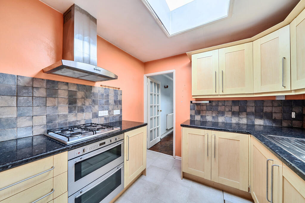 House in Sunbury-on-Thames, Sunbury Common, Kempton Park - View 5