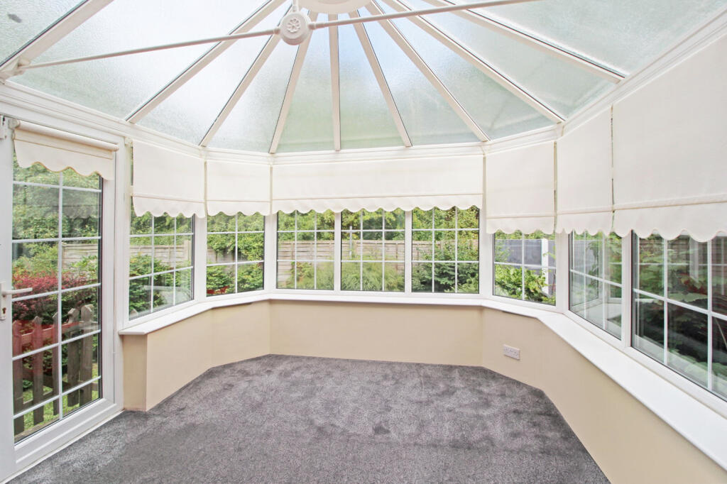 Royon Drive, Cheadle Heath, SK3 0TA photo 4