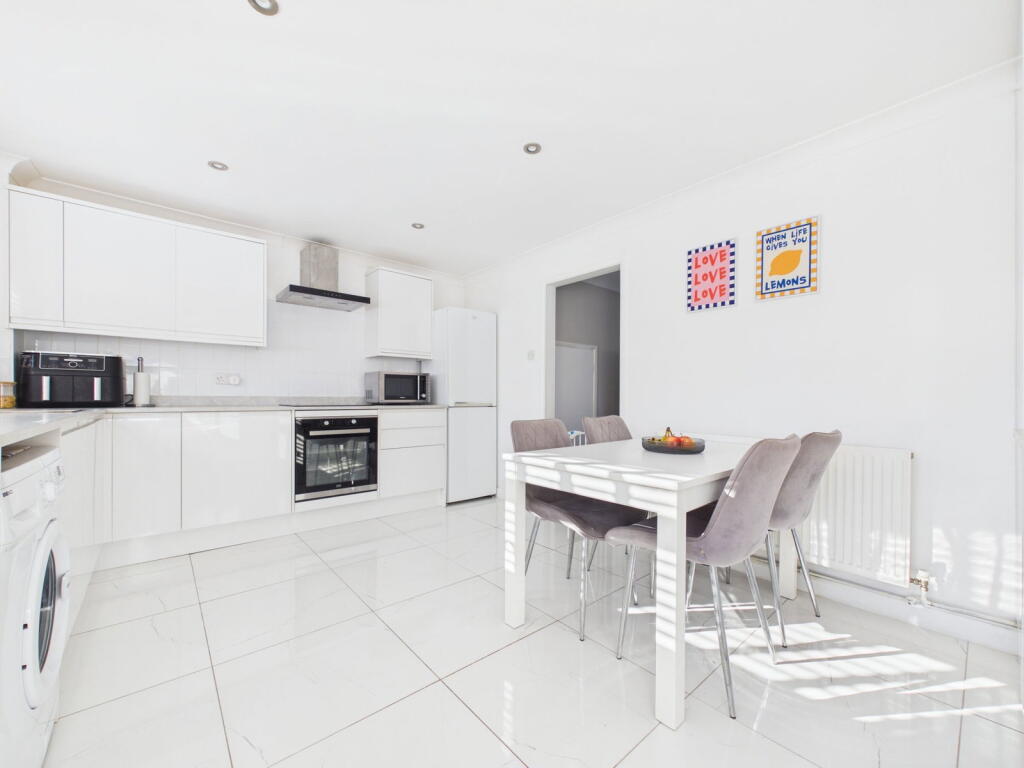 Hayley Road, Lancing, BN15 9HA photo 4