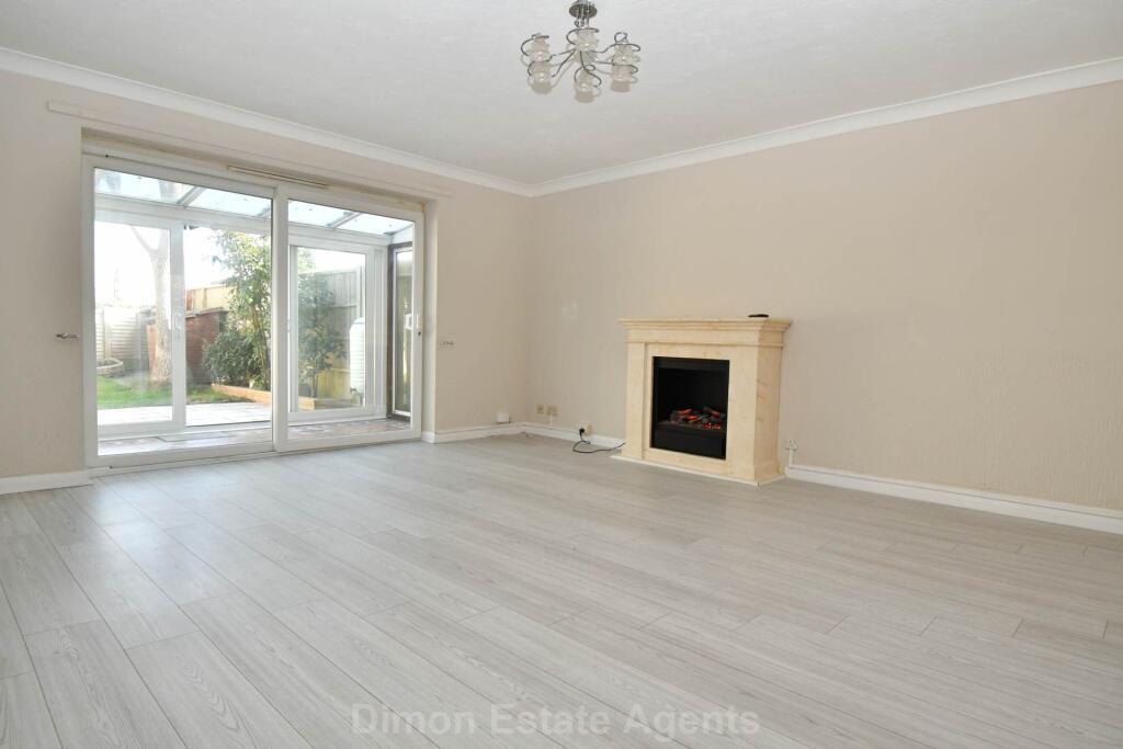 Kingsmead Avenue, Stubbington photo 2