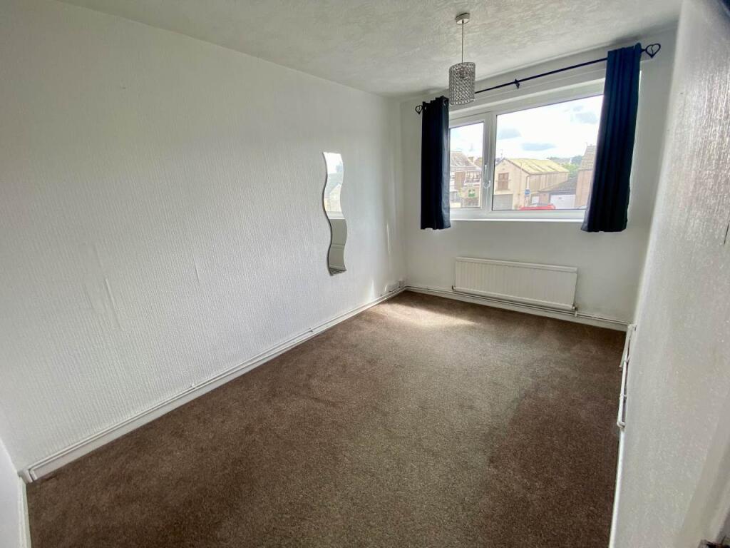 House in Bridgend, Hencastel - More
