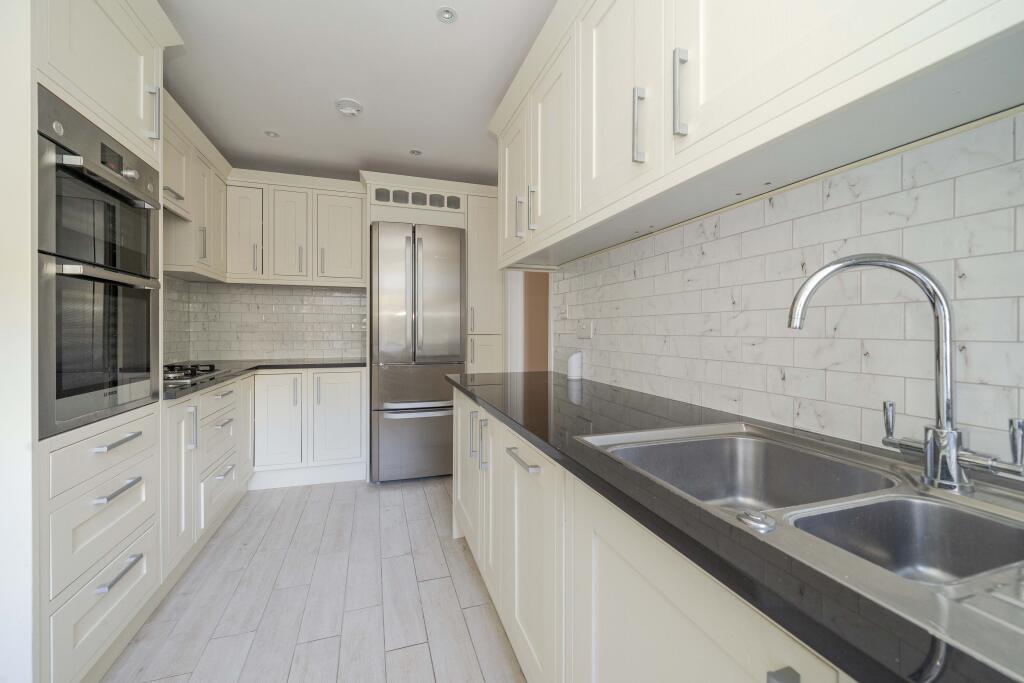 Apartment in London - More