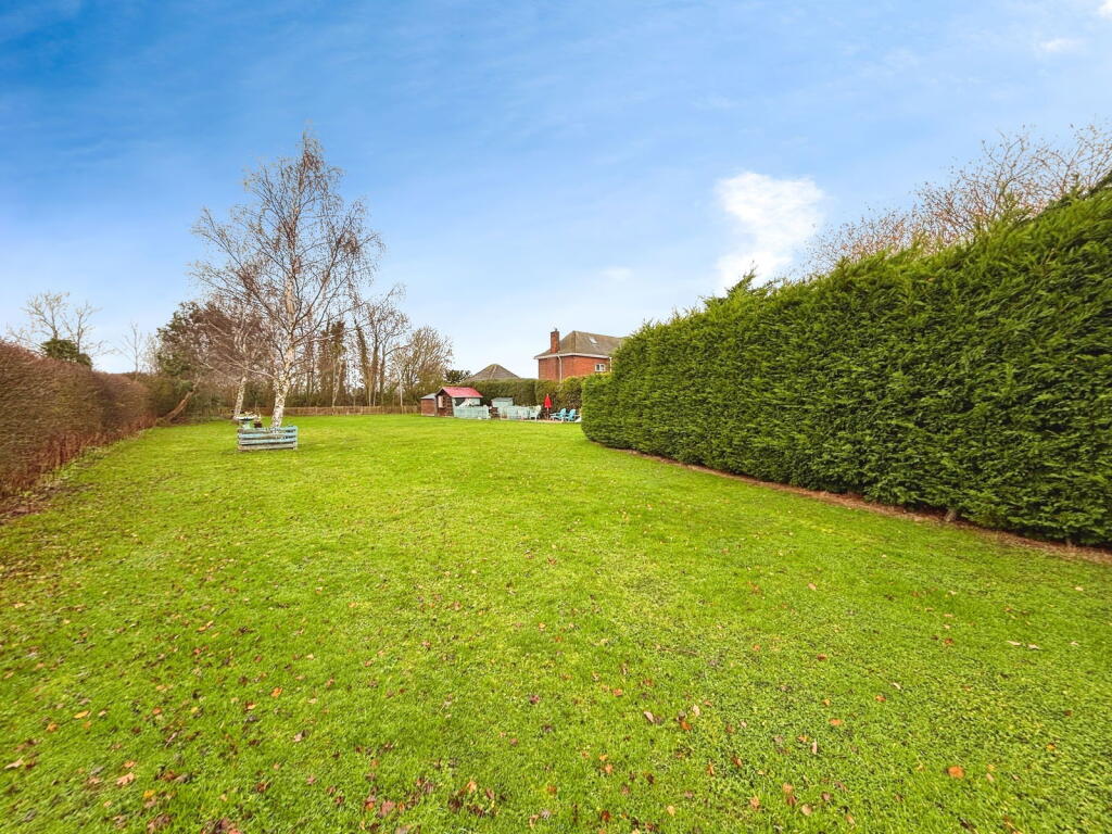 Lincoln Road, Faldingworth, Market Rasen, LN8 3SF photo 3