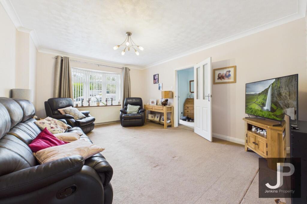 £475,000 - £500,000 Brentwood Road, Herongate, Brentwood photo 3