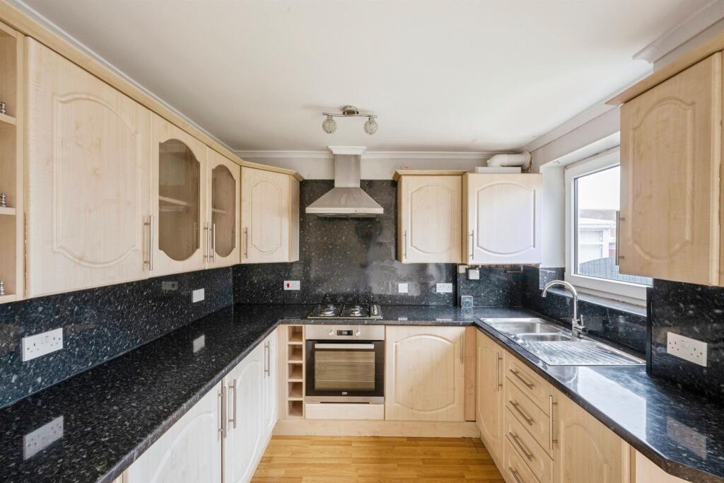 Hund Oak Drive, Hatfield, Doncaster photo 3