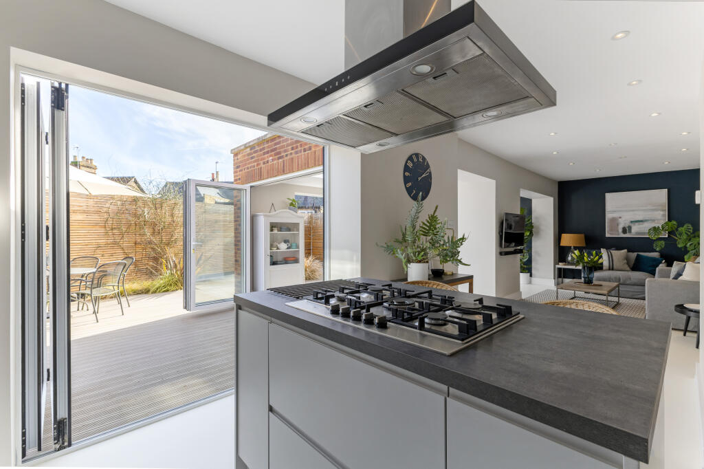 Coxborrow Close, Cookham, SL6 - View 2