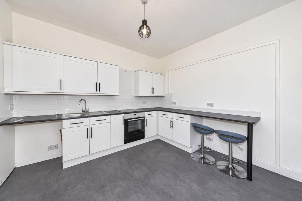 House in Southend-on-Sea, Essex - More