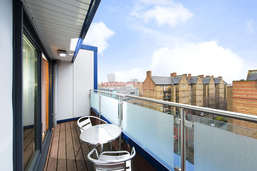 Apartment in London - View 5