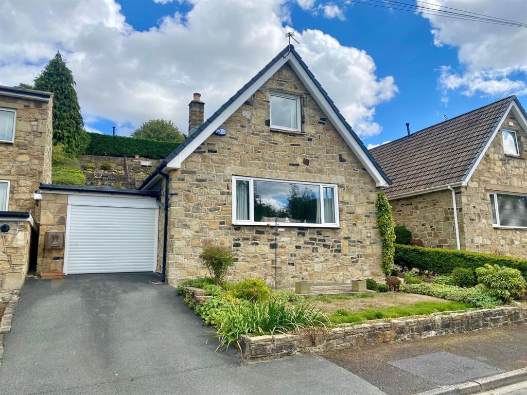 2-bed detached on Clough Way, Fenay Bridge, Huddersfield, £275,000