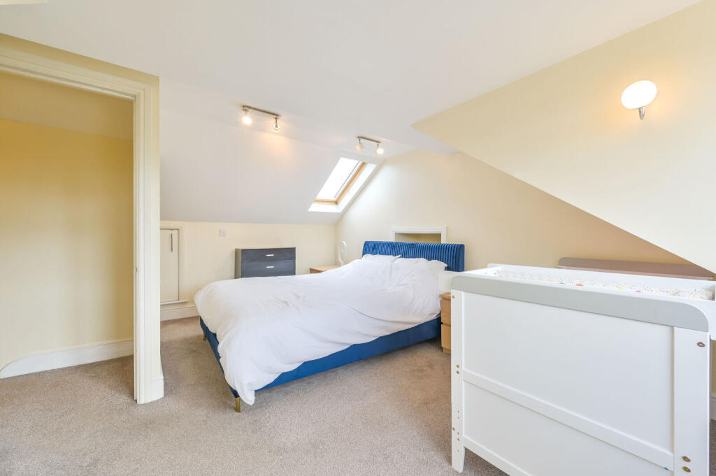 Apartment in London - More