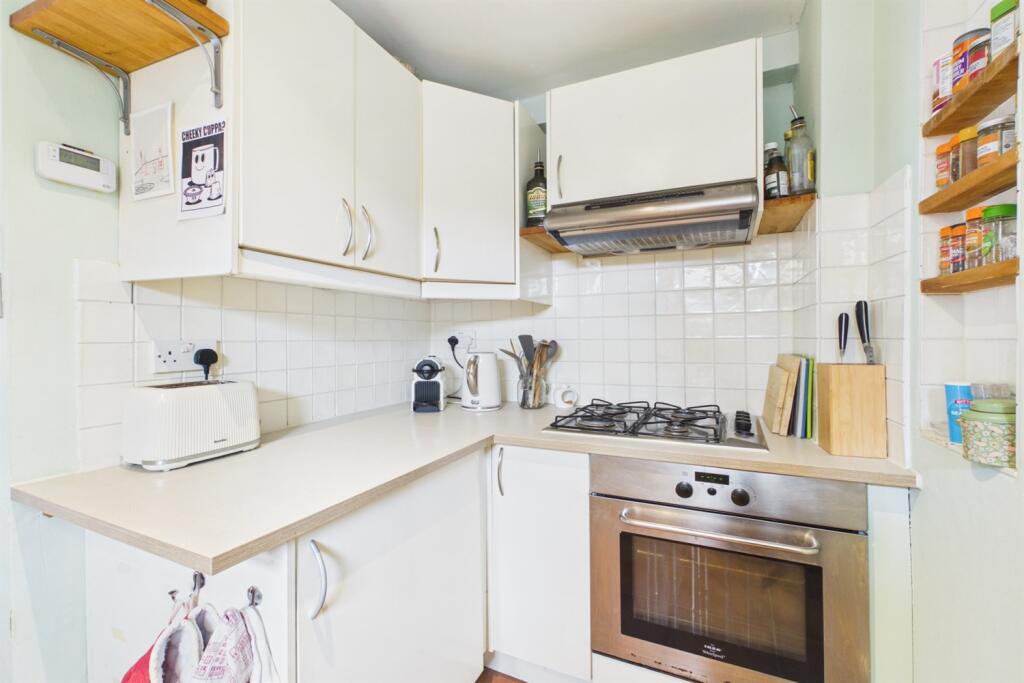 Apartment in London - View 5