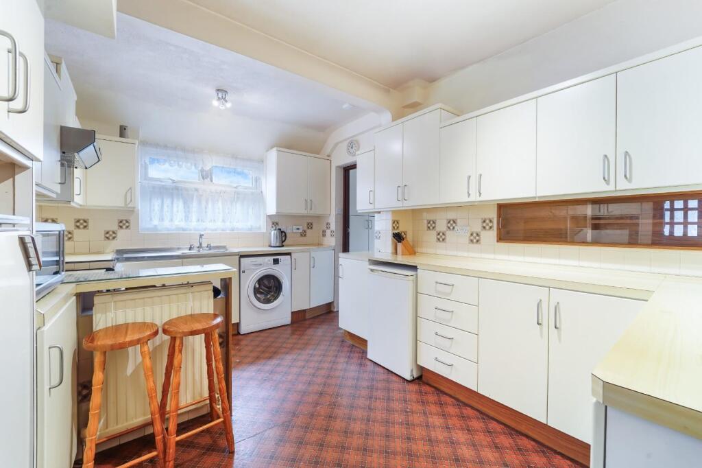 House in Epsom, Cuddington, Stoneleigh - View 3