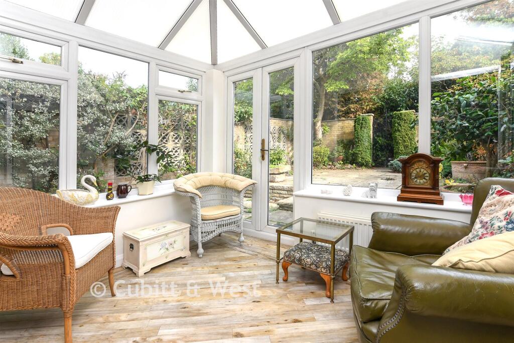 House in Reigate and Banstead, Surrey - View 5