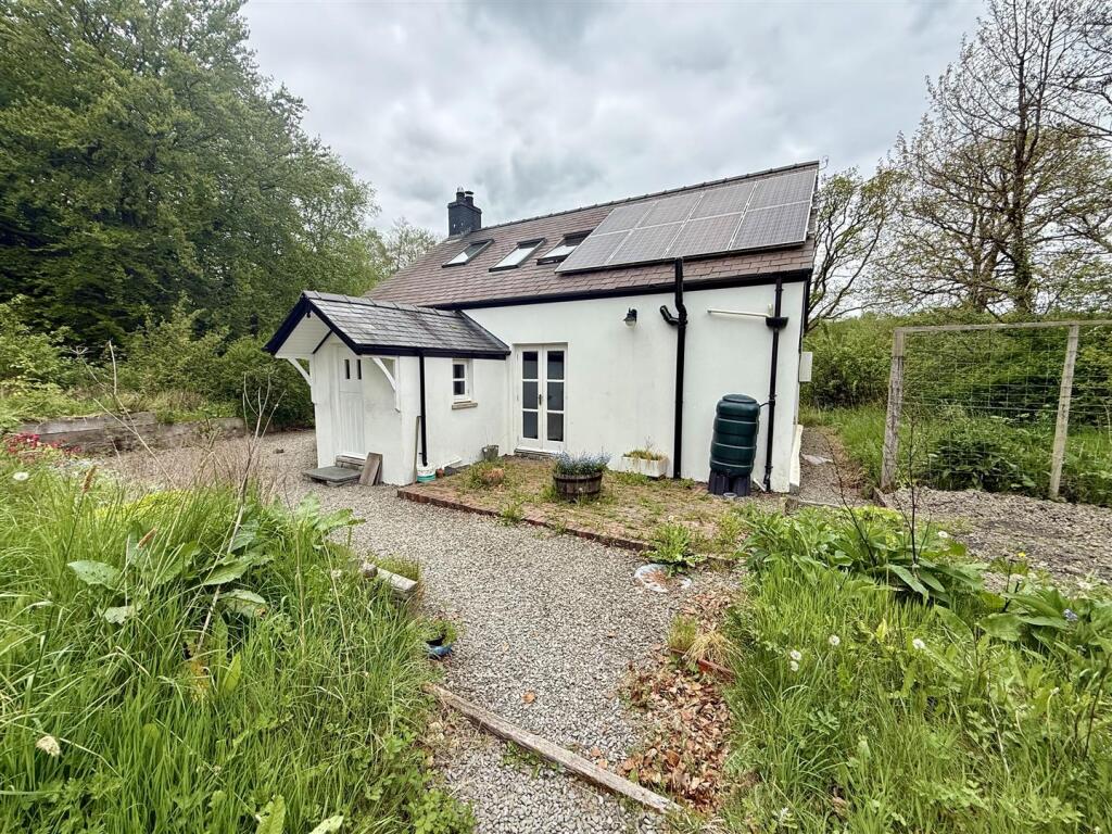 Main image of property: Llwynygroes, Tregaron