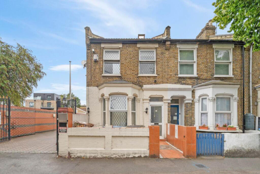 4-bed terraced on Acacia Road, London, E11, £550,000