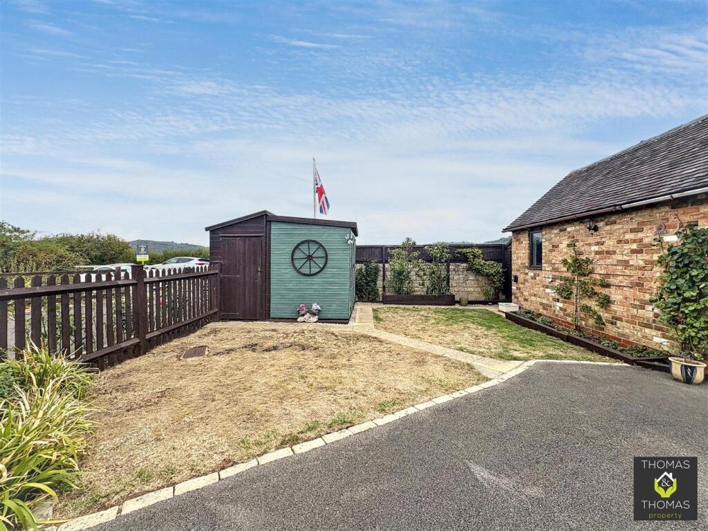 House in Stroud, Brookthorpe-with-Whaddon - More