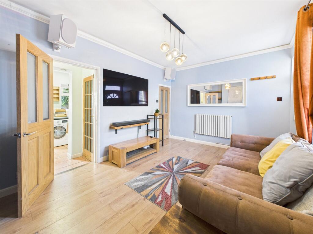 House in Gloucester - View 3