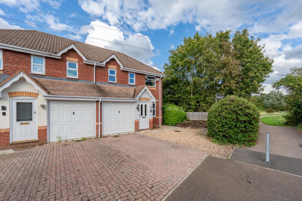 Main image of property: Knipe Close, Huntingdon, Cambridgeshire, PE29 6WN