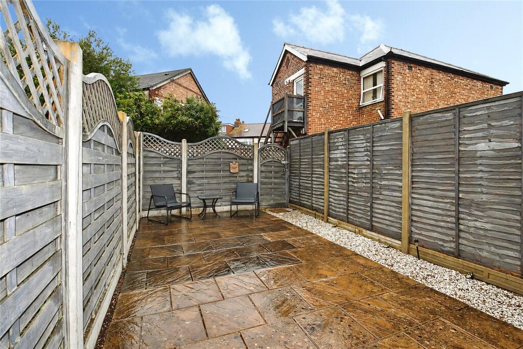 Apartment in Portsmouth, Kingston, Baffins - View 5