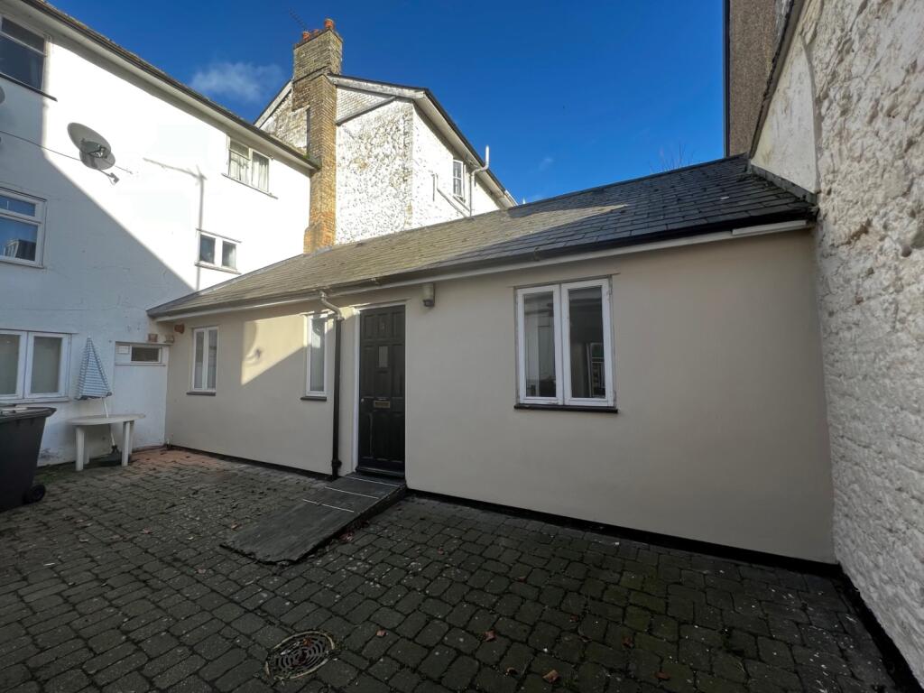 Main image of property: 33 High Street, Mildenhall, Suffolk, IP28