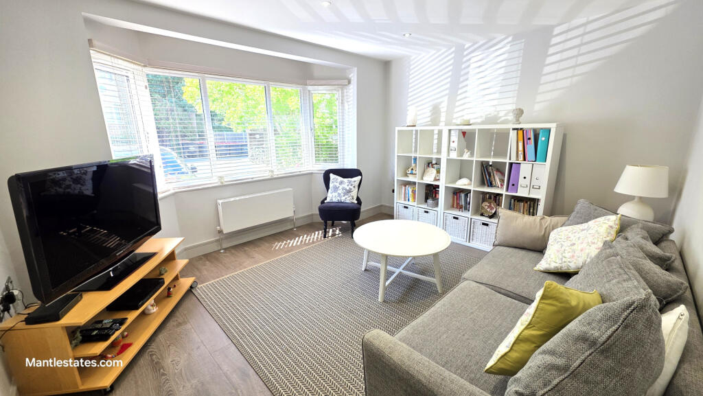 2-bed flat on Church Hill Road, EN4, £295,000