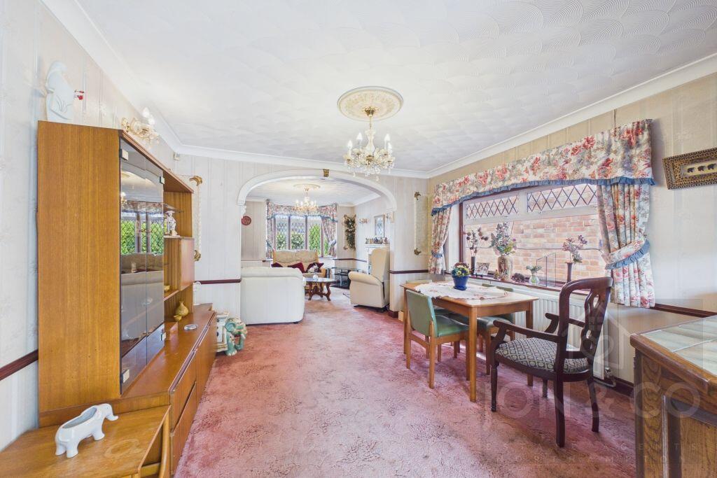 House in Northampton, White Hills, Kingsthorpe - More