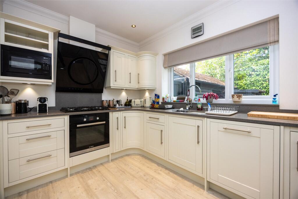 House in Guildford, Worplesdon - View 4