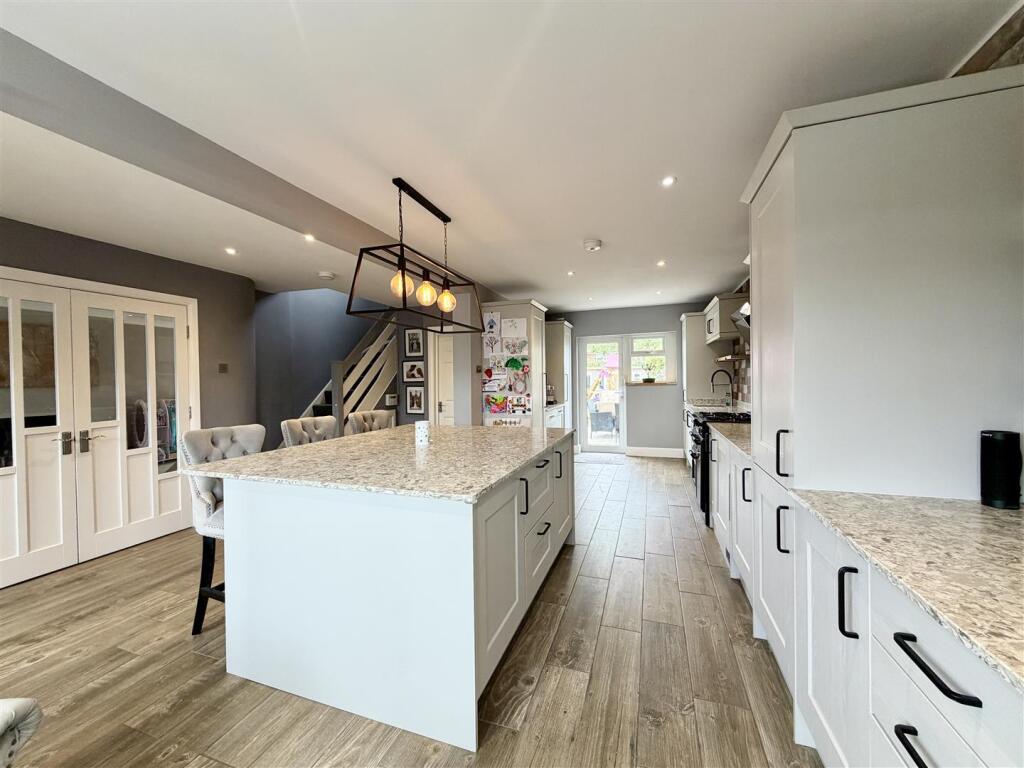 House in Brentwood, Blackmore, Hook End and Wyatts Green - View 4